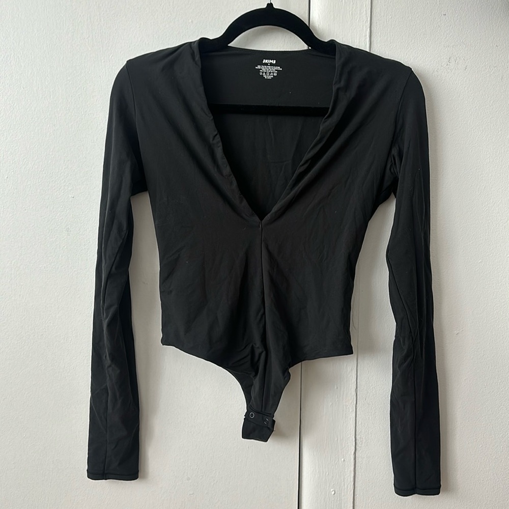 SKIMS fits everybody plunging vneck body suit